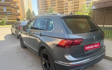 Volkswagen Tiguan II, 2021 год, 3 200 000 рублей, 2 фотография