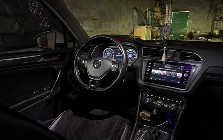 Volkswagen Tiguan II, 2018 год, 2 700 000 рублей, 16 фотография