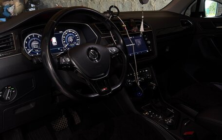 Volkswagen Tiguan II, 2018 год, 2 700 000 рублей, 15 фотография