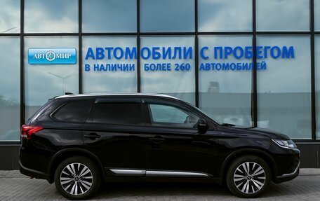 Mitsubishi Outlander III рестайлинг 3, 2019 год, 2 199 000 рублей, 6 фотография