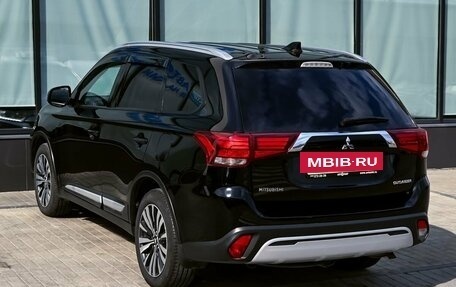 Mitsubishi Outlander III рестайлинг 3, 2019 год, 2 199 000 рублей, 3 фотография