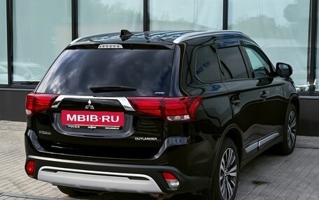 Mitsubishi Outlander III рестайлинг 3, 2019 год, 2 199 000 рублей, 5 фотография