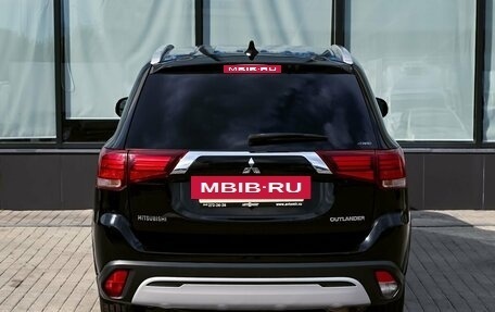 Mitsubishi Outlander III рестайлинг 3, 2019 год, 2 199 000 рублей, 4 фотография