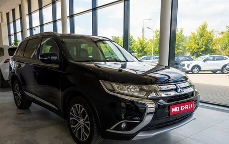 Mitsubishi Outlander III рестайлинг 3, 2016 год, 2 400 000 рублей, 1 фотография