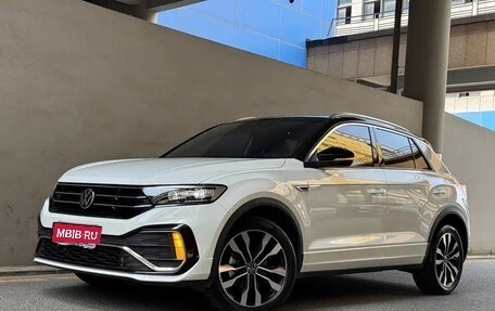 Volkswagen T-Roc I, 2023 год, 1 900 000 рублей, 1 фотография