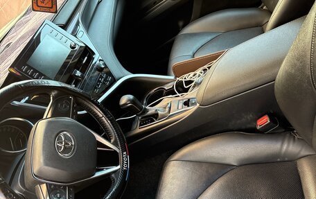 Toyota Camry, 2021 год, 2 800 000 рублей, 4 фотография