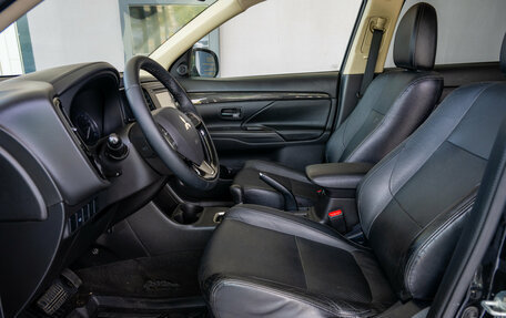 Mitsubishi Outlander III рестайлинг 3, 2016 год, 2 400 000 рублей, 8 фотография
