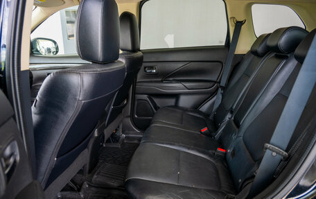 Mitsubishi Outlander III рестайлинг 3, 2016 год, 2 400 000 рублей, 13 фотография