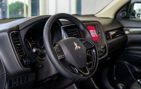 Mitsubishi Outlander III рестайлинг 3, 2016 год, 2 400 000 рублей, 9 фотография