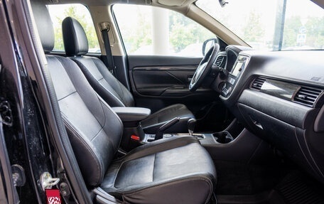 Mitsubishi Outlander III рестайлинг 3, 2016 год, 2 400 000 рублей, 10 фотография