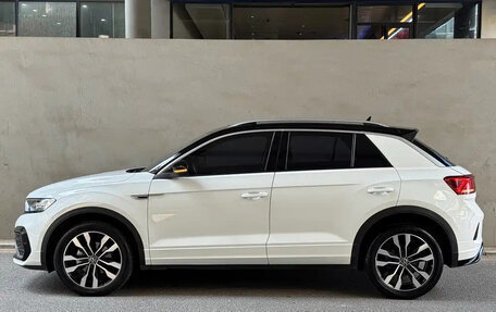 Volkswagen T-Roc I, 2023 год, 1 900 000 рублей, 5 фотография