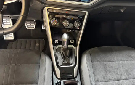 Volkswagen T-Roc I, 2023 год, 1 900 000 рублей, 10 фотография