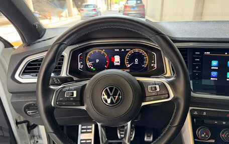 Volkswagen T-Roc I, 2023 год, 1 900 000 рублей, 7 фотография