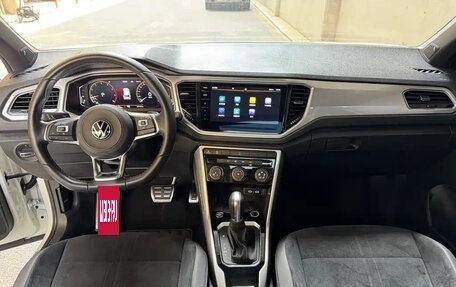 Volkswagen T-Roc I, 2023 год, 1 900 000 рублей, 6 фотография