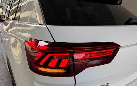 Volkswagen T-Roc I, 2023 год, 1 900 000 рублей, 20 фотография