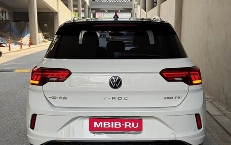 Volkswagen T-Roc I, 2023 год, 1 900 000 рублей, 4 фотография