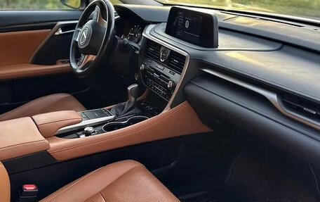 Lexus RX IV рестайлинг, 2021 год, 5 000 000 рублей, 4 фотография