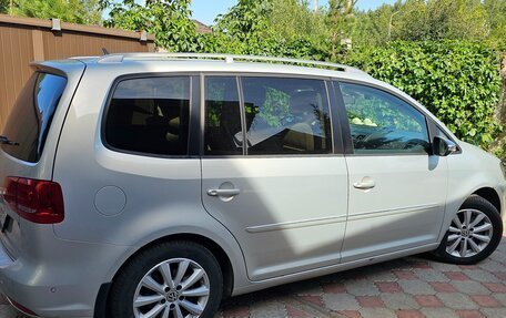 Volkswagen Touran III, 2013 год, 999 999 рублей, 3 фотография