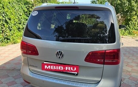 Volkswagen Touran III, 2013 год, 999 999 рублей, 2 фотография