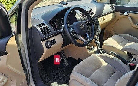 Volkswagen Touran III, 2013 год, 999 999 рублей, 6 фотография