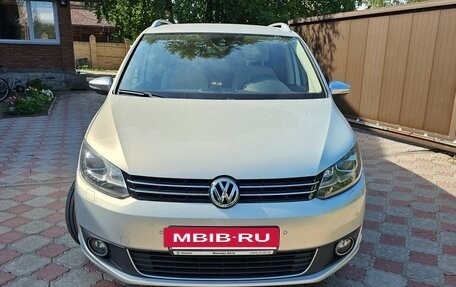 Volkswagen Touran III, 2013 год, 999 999 рублей, 4 фотография