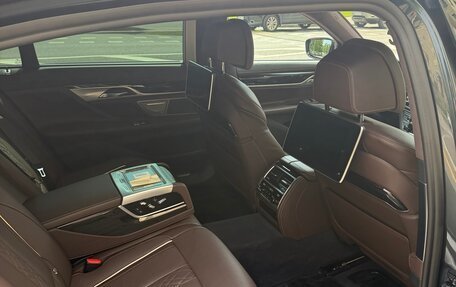 BMW 7 серия, 2018 год, 8 000 000 рублей, 20 фотография