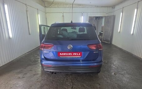 Volkswagen Tiguan II, 2018 год, 2 060 000 рублей, 2 фотография