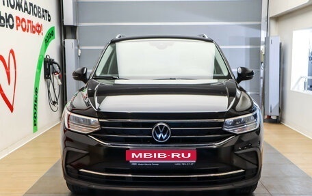 Volkswagen Tiguan II, 2020 год, 2 690 000 рублей, 2 фотография