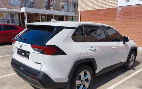 Toyota RAV4, 2021 год, 3 000 000 рублей, 2 фотография