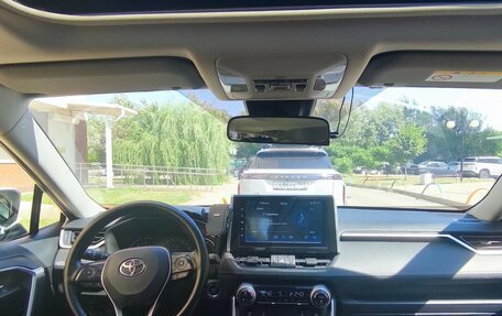 Toyota RAV4, 2021 год, 3 000 000 рублей, 5 фотография