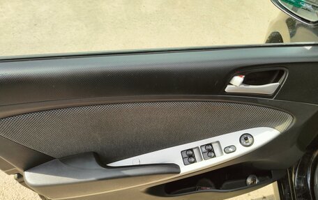 Hyundai Solaris II рестайлинг, 2011 год, 730 000 рублей, 14 фотография