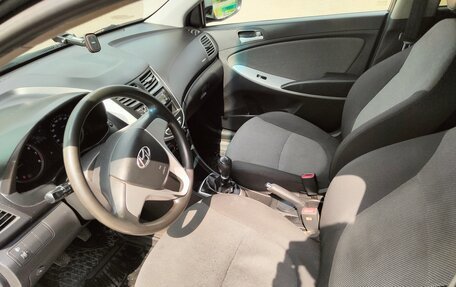 Hyundai Solaris II рестайлинг, 2011 год, 730 000 рублей, 13 фотография