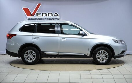 Mitsubishi Outlander III рестайлинг 3, 2018 год, 1 690 000 рублей, 4 фотография