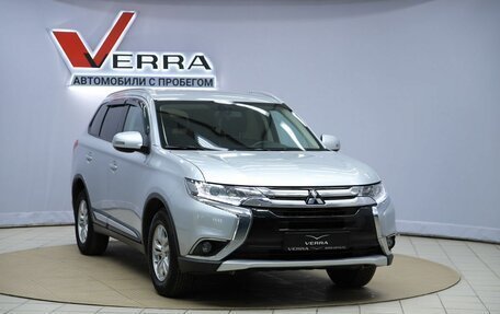 Mitsubishi Outlander III рестайлинг 3, 2018 год, 1 690 000 рублей, 3 фотография