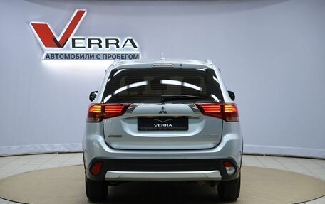 Mitsubishi Outlander III рестайлинг 3, 2018 год, 1 690 000 рублей, 6 фотография