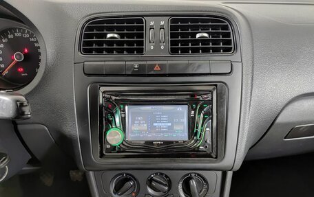Volkswagen Polo VI (EU Market), 2010 год, 650 000 рублей, 18 фотография