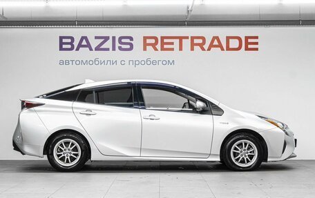 Toyota Prius IV XW50, 2016 год, 1 849 000 рублей, 5 фотография