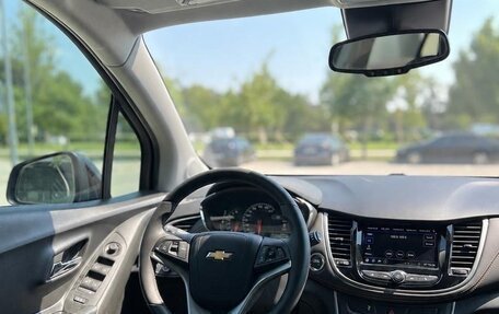 Chevrolet Trax, 2022 год, 1 300 000 рублей, 7 фотография