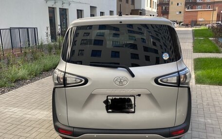 Toyota Sienta II, 2021 год, 1 350 000 рублей, 5 фотография