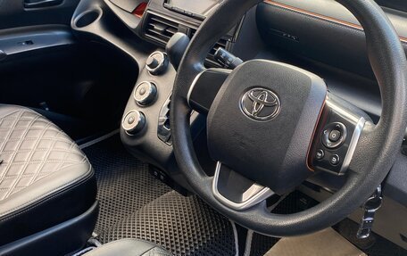 Toyota Sienta II, 2021 год, 1 350 000 рублей, 8 фотография