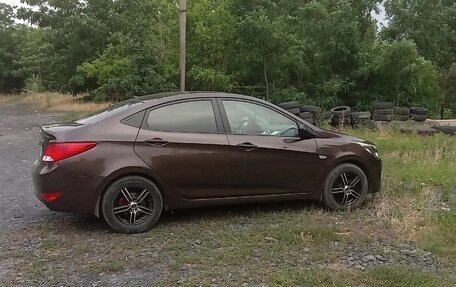 Hyundai Solaris II рестайлинг, 2015 год, 880 000 рублей, 2 фотография