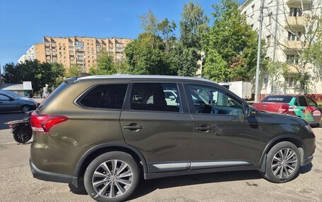 Mitsubishi Outlander III рестайлинг 3, 2018 год, 2 750 000 рублей, 6 фотография