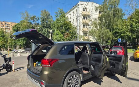 Mitsubishi Outlander III рестайлинг 3, 2018 год, 2 750 000 рублей, 8 фотография