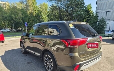 Mitsubishi Outlander III рестайлинг 3, 2018 год, 2 750 000 рублей, 4 фотография
