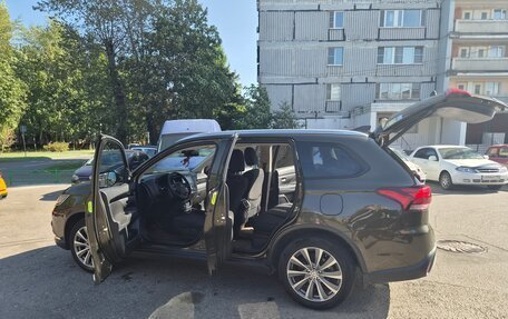 Mitsubishi Outlander III рестайлинг 3, 2018 год, 2 750 000 рублей, 12 фотография