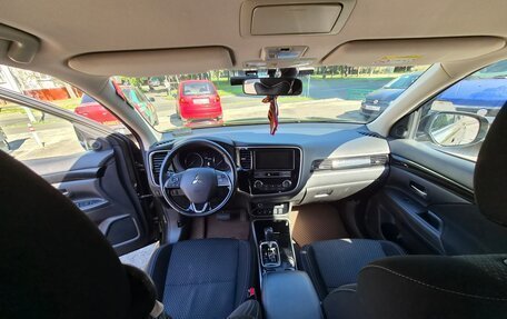 Mitsubishi Outlander III рестайлинг 3, 2018 год, 2 750 000 рублей, 18 фотография