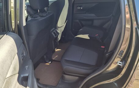 Mitsubishi Outlander III рестайлинг 3, 2018 год, 2 750 000 рублей, 17 фотография
