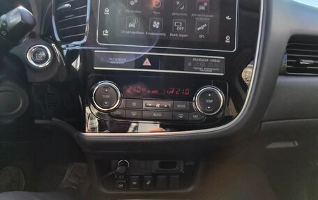 Mitsubishi Outlander III рестайлинг 3, 2018 год, 2 750 000 рублей, 20 фотография