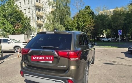 Mitsubishi Outlander III рестайлинг 3, 2018 год, 2 750 000 рублей, 3 фотография