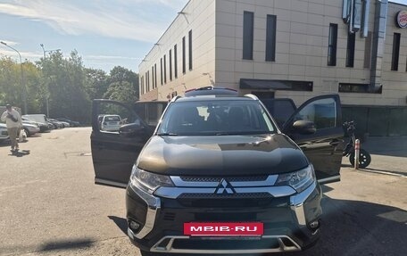 Mitsubishi Outlander III рестайлинг 3, 2018 год, 2 750 000 рублей, 9 фотография
